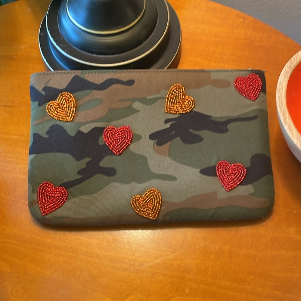TIANA NY Pouch Camo Beaded Heart Design 9 x 6"
